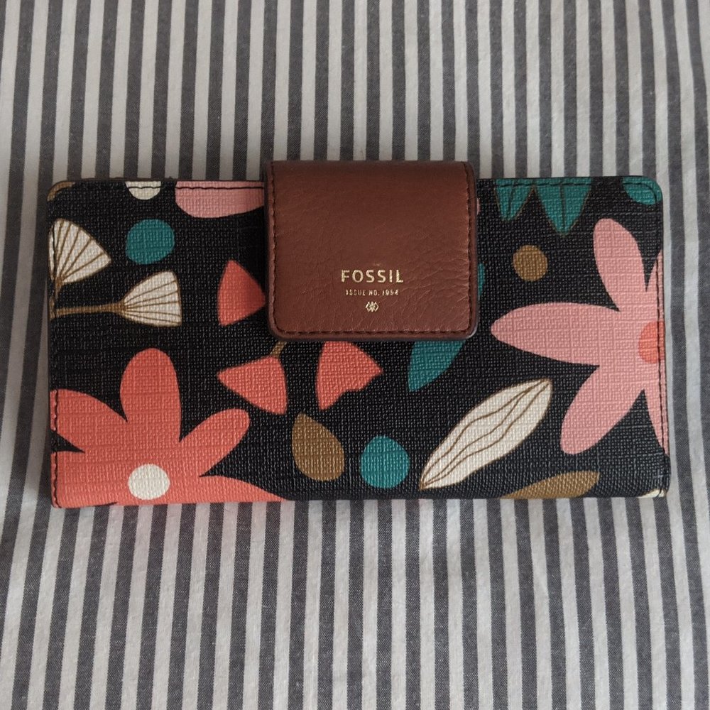 Floral and Brown Fossil Tab Clutch Wallet